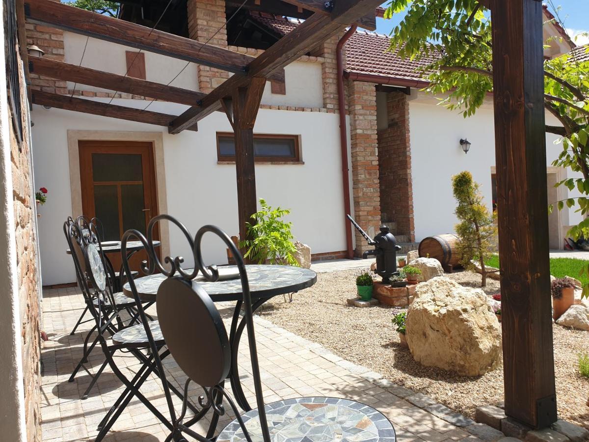 Apartmany In Veritas Mikulov Exterior photo